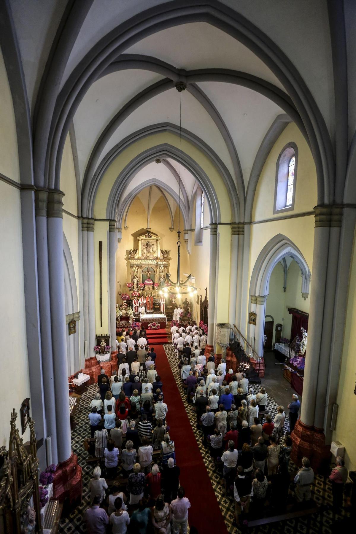 Interior de la iglesia de Cudillero.