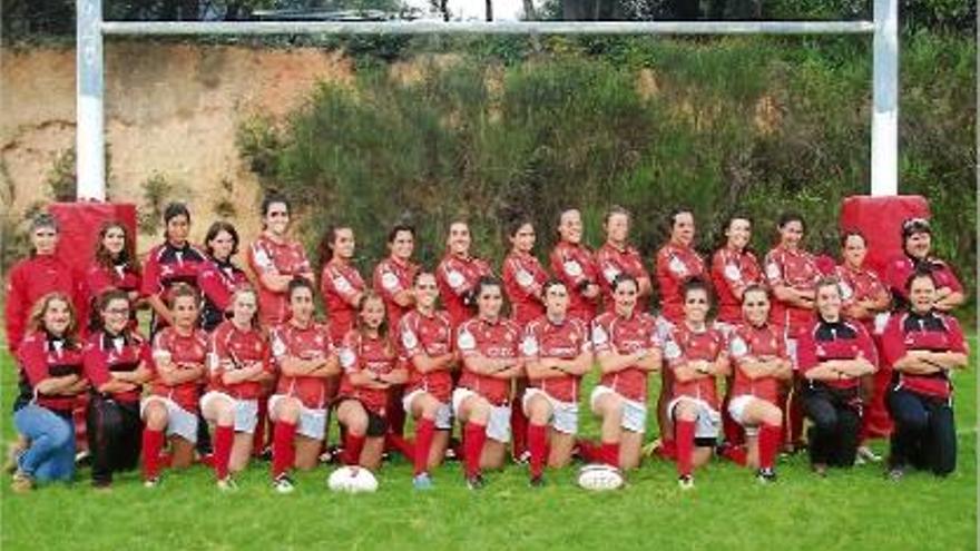 La plantilla del GEiEG femení de rugbi, que dirigeix Coral Vila.