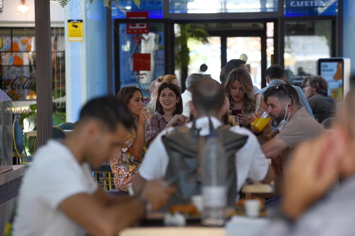 Ambiente en el Mercado Victoria.