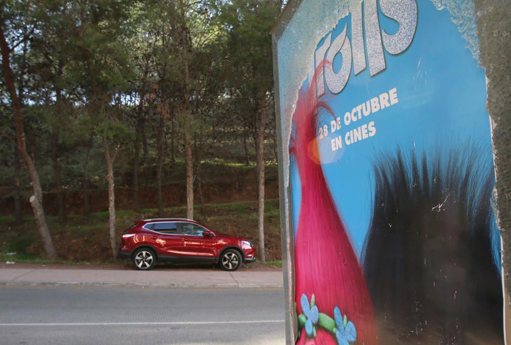 La EMT ha detectado destrozos en once marquesinas de la línea 33, por el Cerrado de Calderón y Parque Clavero