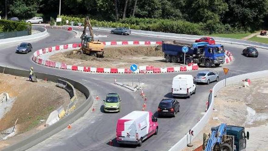 Desvíos en Peinador por las obras de la nueva rotonda