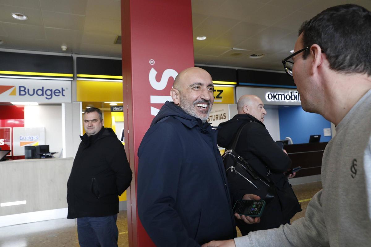 Abelardo, en el Aeropuerto de Asturias.