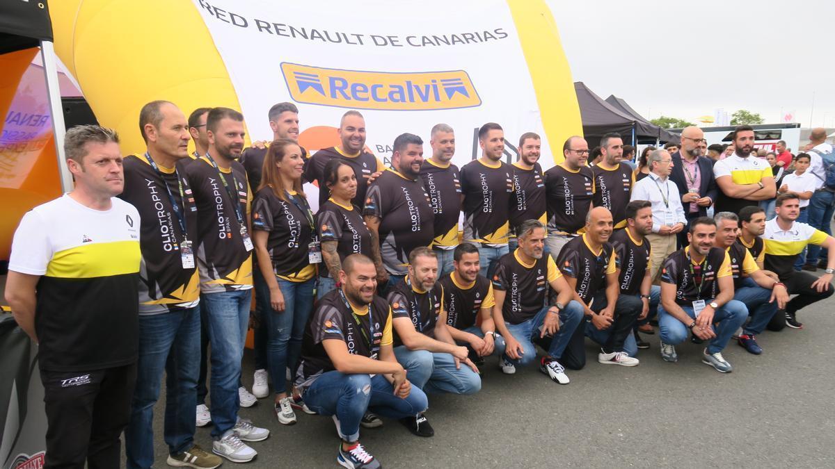 Equipos de la Copa Clio Trophy Canarias, en la presentación en el Rally Islas Canarias