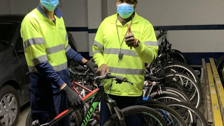 Els Mossos donen 40 bicicletes a l’empresa Ecosol de Càritas