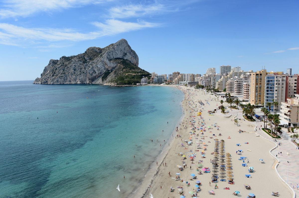 Impresionante imagen de la multigalardonada playa de la Fossa de Calp.
