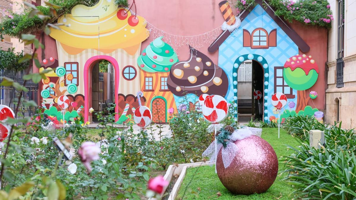 Los jardines el Huerto Ruano ya han sido decorados para la ocasión.