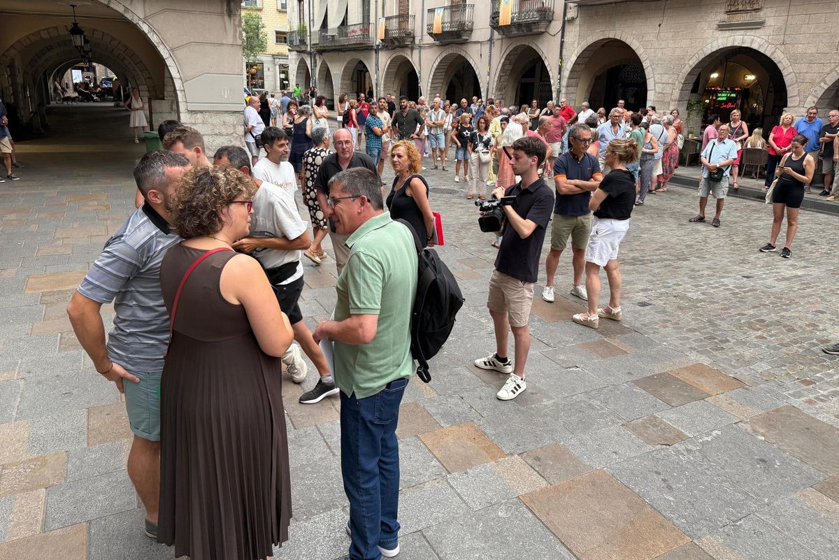 Un moment de l'entrega de firmes.