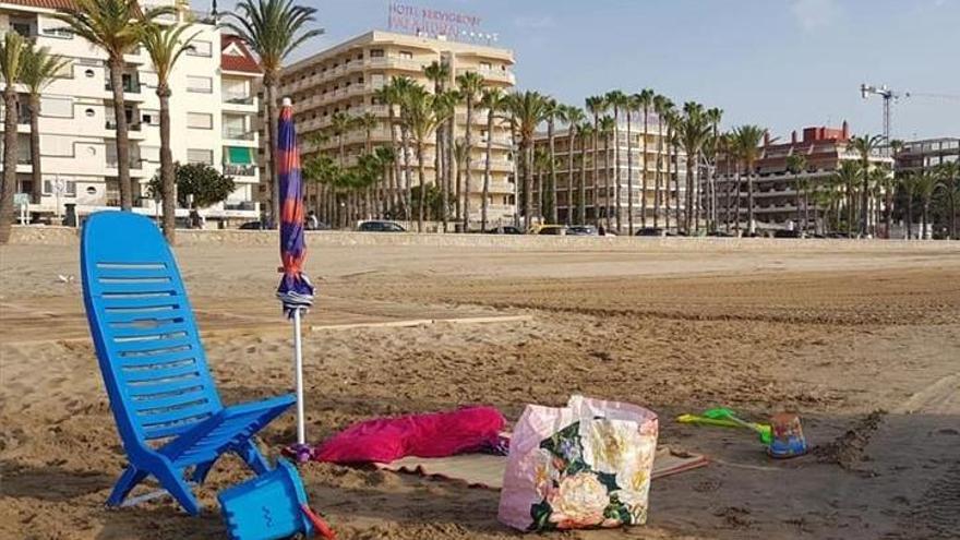 Peñíscola declara la guerra a reservar sitio en playas con 4 multas en un día