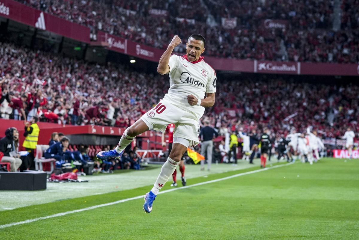 Alexis Sanchez of Sevilla FC celebrates a goal during the Spanish league, LaLiga EA Sports, football match played between Sevilla FC and  Real Sociedad at Ramon Sanchez-Pizjuan stadium on May 4, 2026, in Sevilla, Spain. AFP7 04/05/2026 ONLY FOR USE IN SPAIN. Joaquin Corchero / AFP7 / Europa Press;2026;Soccer;Sport;ZSOCCER;ZSPORT;Sevilla FC v Real Sociedad - LaLiga EA Sports;