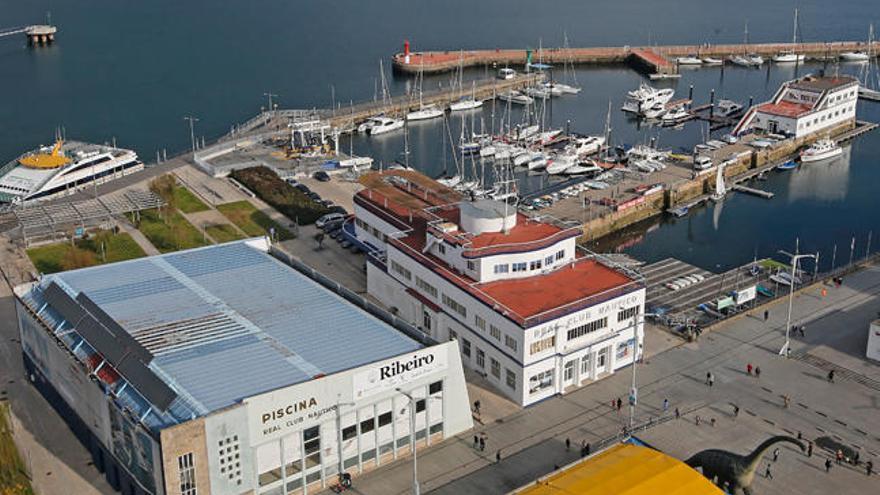 Panorámica del complejo del Náutico de Vigo en la zona portuaria. //MARTA G. BREA