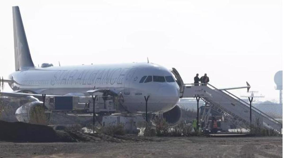L'avió de Turkish Airlines estacionat a l'aeroport de Barcelona-El Prat