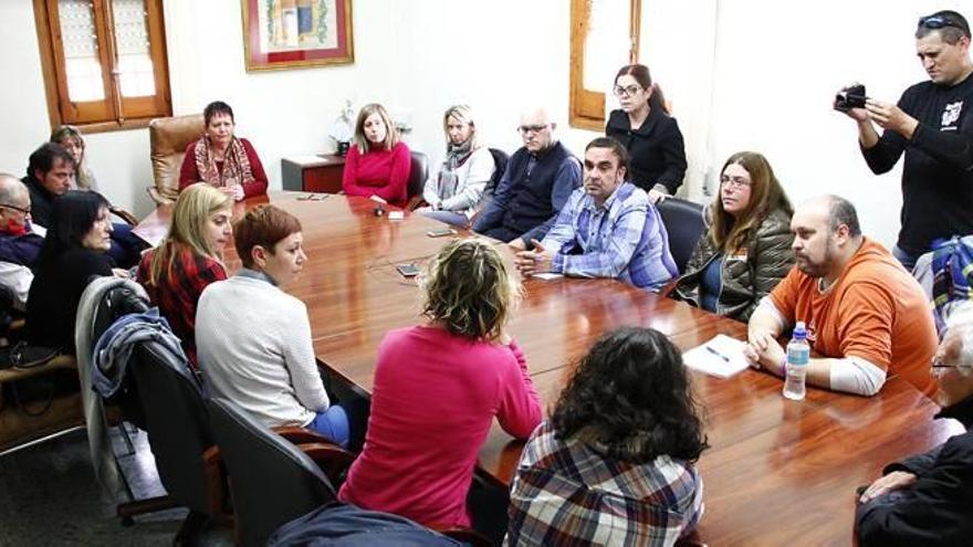 Una imagen de la reunión celebrada ayer en el ayuntamiento de Puçol.