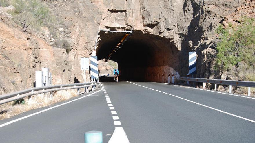 El túnel de Los Frailes, en la GC-500, luce nueva iluminación.