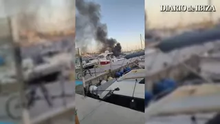 Arde una lancha en el puerto de Santa Eulària