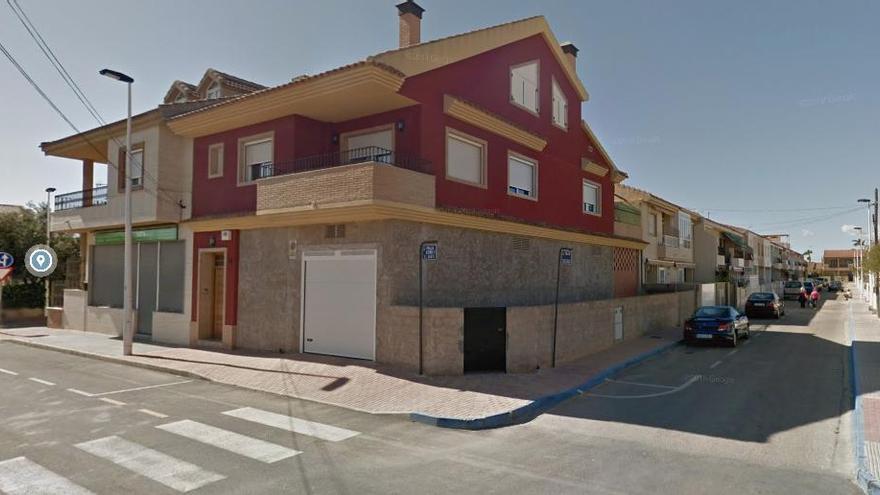 Apuñala con una katana a un joven tras intentar violar a su novia en San Pedro del Pinatar