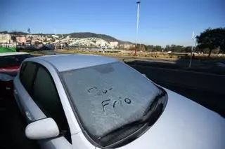 Galicia tirita: ¿cómo sacar el hielo de la luna del coche sin cargártela?