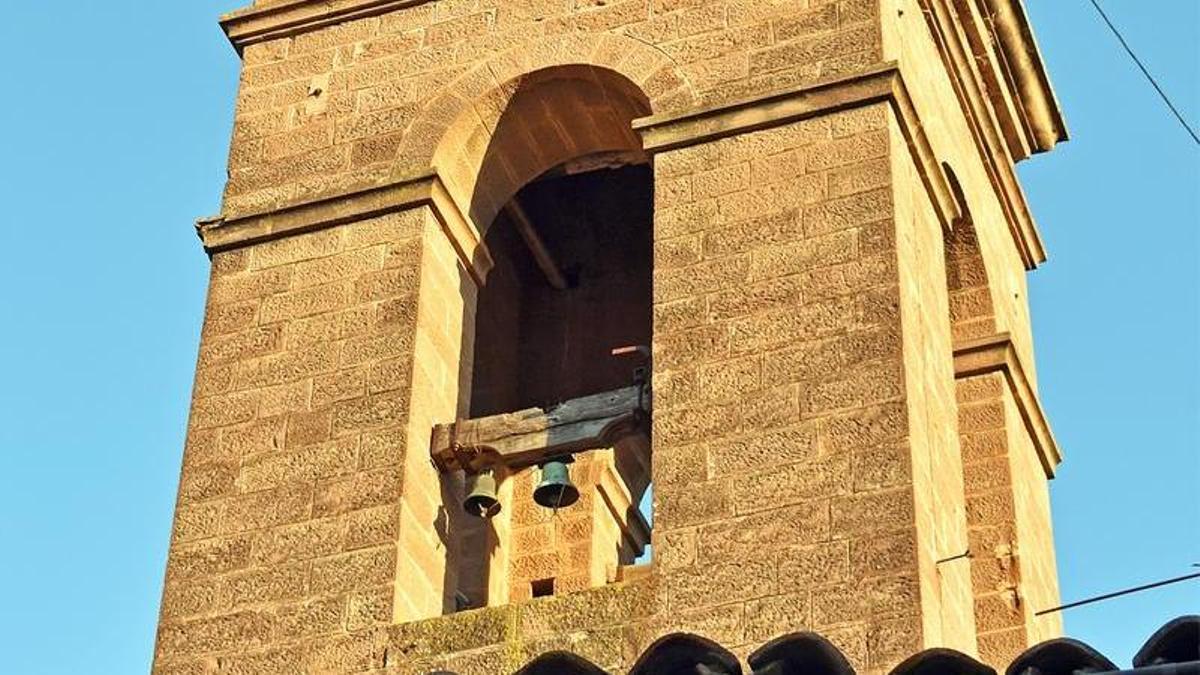 Una imatge del campanar de l'església del Poble Vell de Súria
