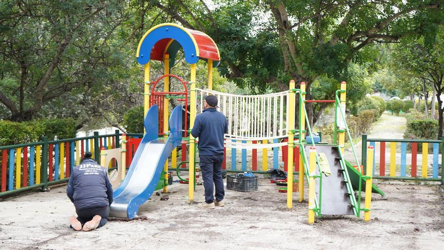 Xàtiva comienza las obras de mejora de cinco parques infantiles
