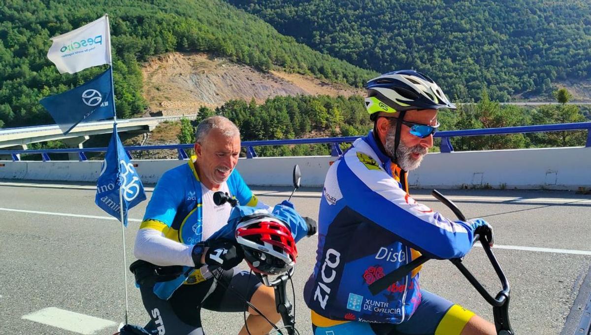 Foto de grupo de la expedición de Discamino  en la que participa Pablo Paz.