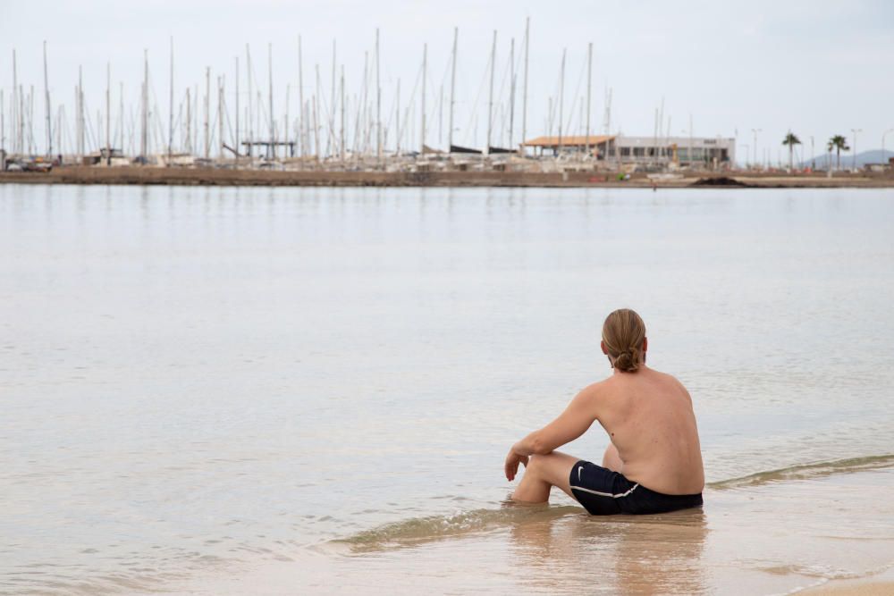 Fase 2 de la desescalada de Mallorca: Primer día con el baño autorizado en las playas