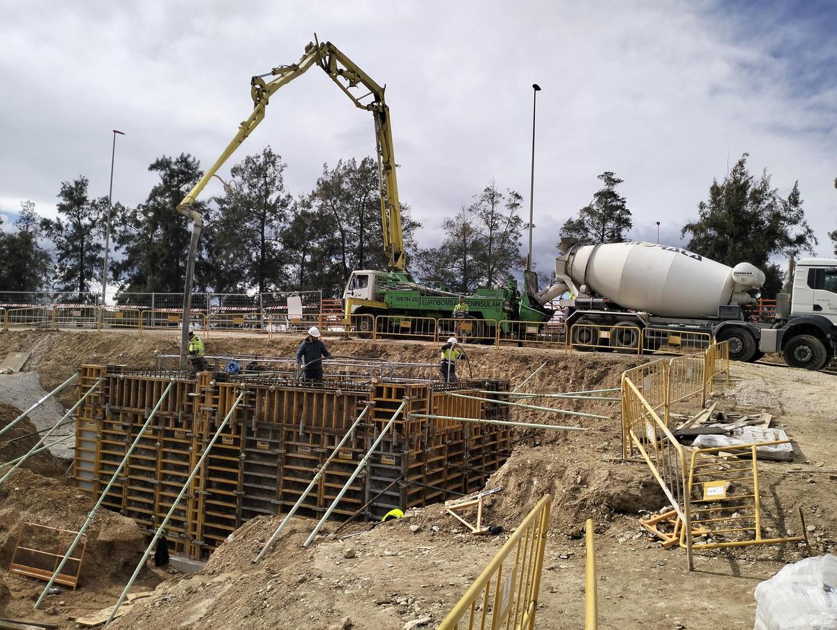 Obras del nuevo tramo de tubería entre Picassent y València.