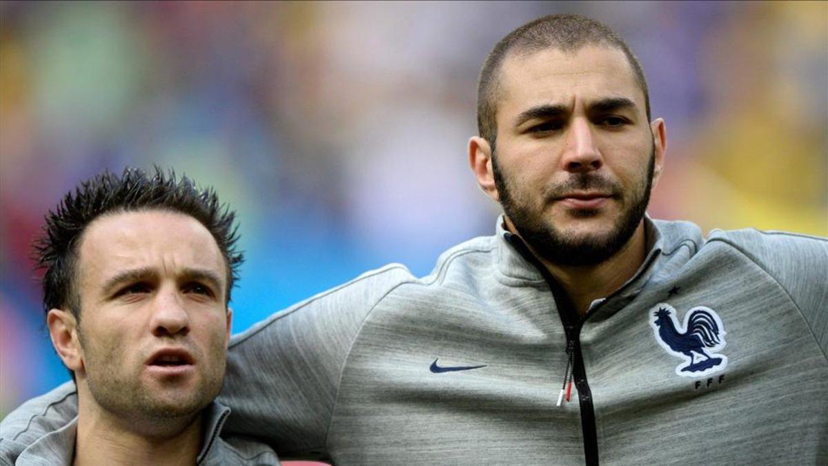 Benzema junto a su excompañero de selección Valbuena