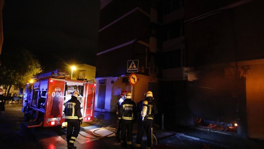 Arde un transformador que deja sin luz el barrio del Naranjo y Mirabueno