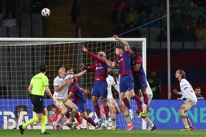 FC Barcelona - Valencia CF, el partido de la jornada 33 de LaLiga EA Sports, en imágenes.