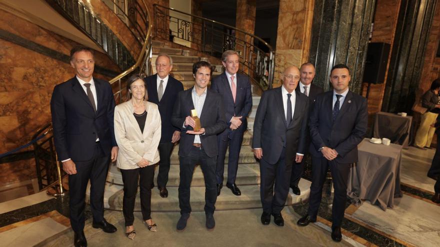 Por la izquierda, Jan Eeckhour, Teresa García-Milà, presidenta del jurado; Miquel Molins, presidente de la Fundación Banco Sabadell; Joan Monràs; Javier Vega, presidente del consejo consultivo del Sabadell-Herrero; Josep Oliu; Pablo Junceda, director general de Sabadell Herrero, y Guillermo Peláez. | Irma Collín