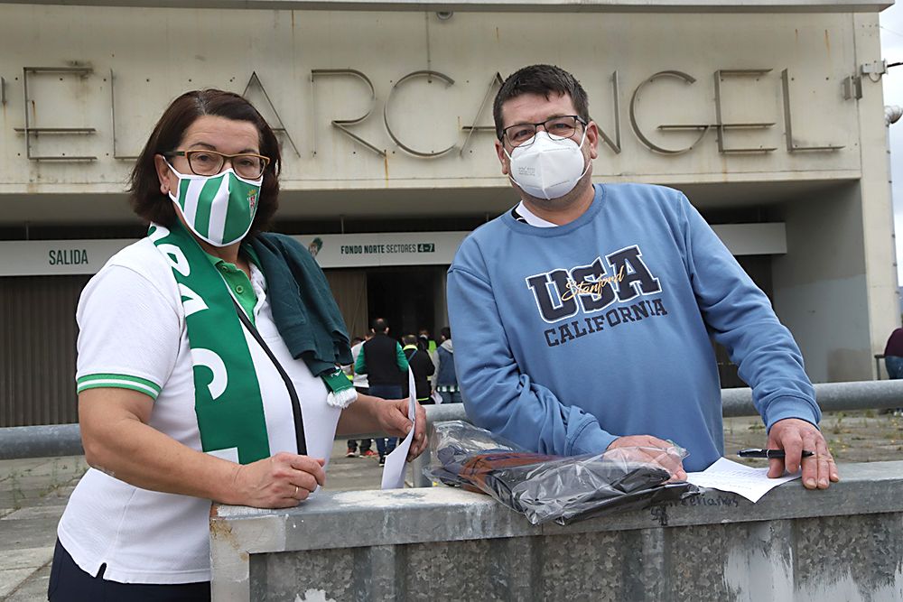 Aficionados asistentes al encuentro Córdoba CF-Cádiz B