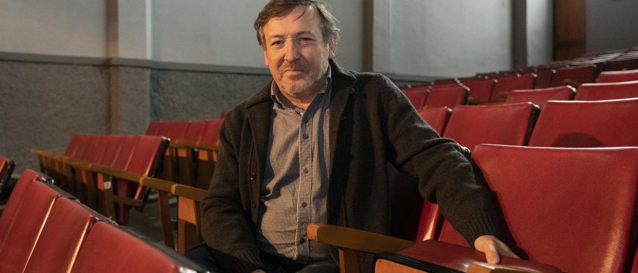 Josep Peramiquel al pati de butaques del Teatre Foment Cultural de Súria