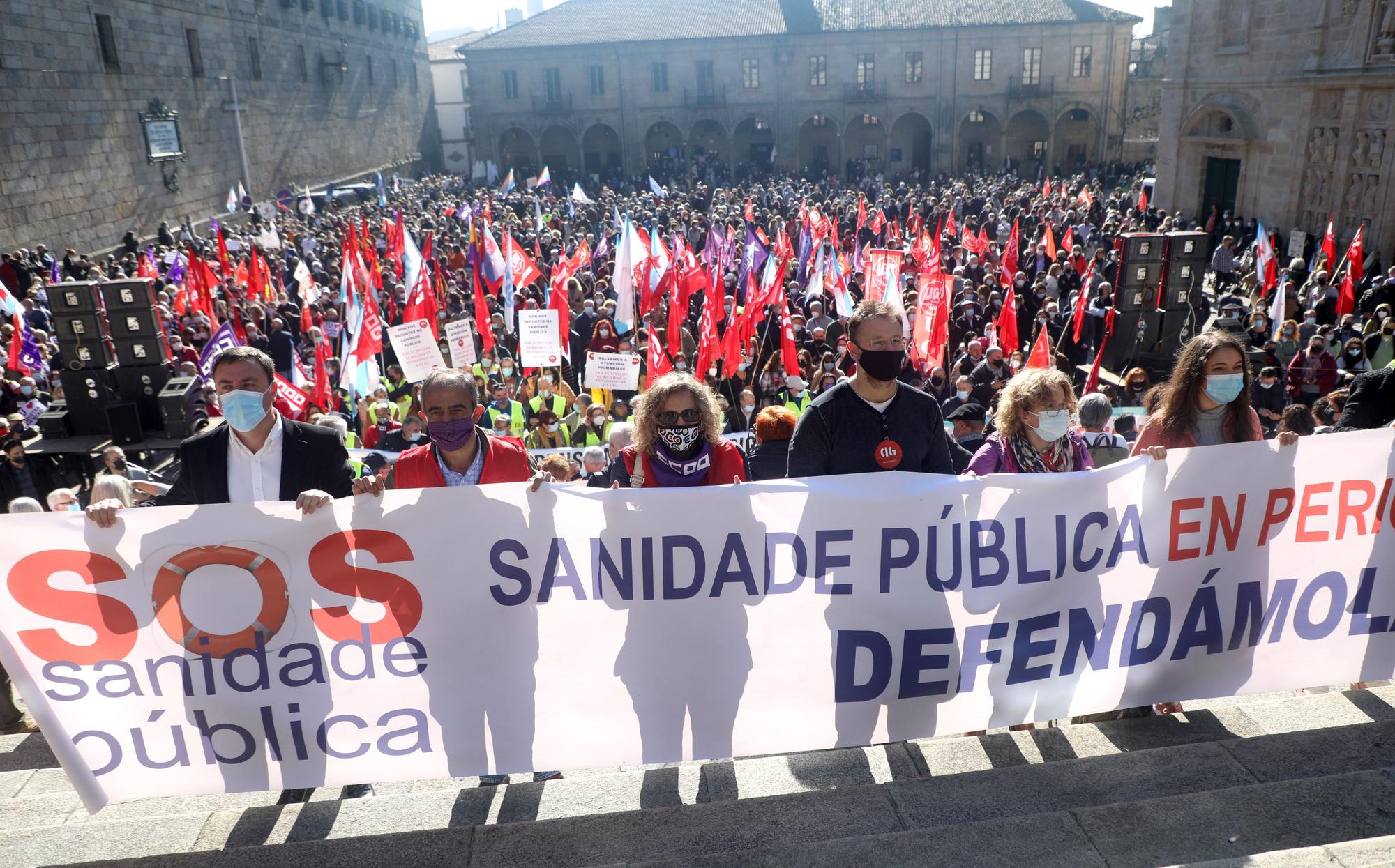 Masiva movilización en Santiago contra las "privatizaciones" y "recortes" del Sergas en Atención Primaria