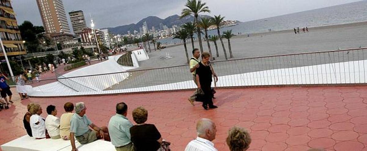 Un tramo del Paseo de Poniente de Benidorm.