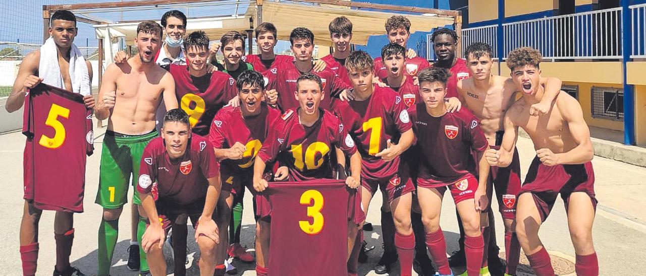 Plantilla del San Francisco juvenil, que se estrenó en la Liga Nacional con una goleada en el campo del Penya Ciutadella.