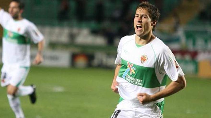 David Fuster celebra un gol con la camiseta del Elche CF