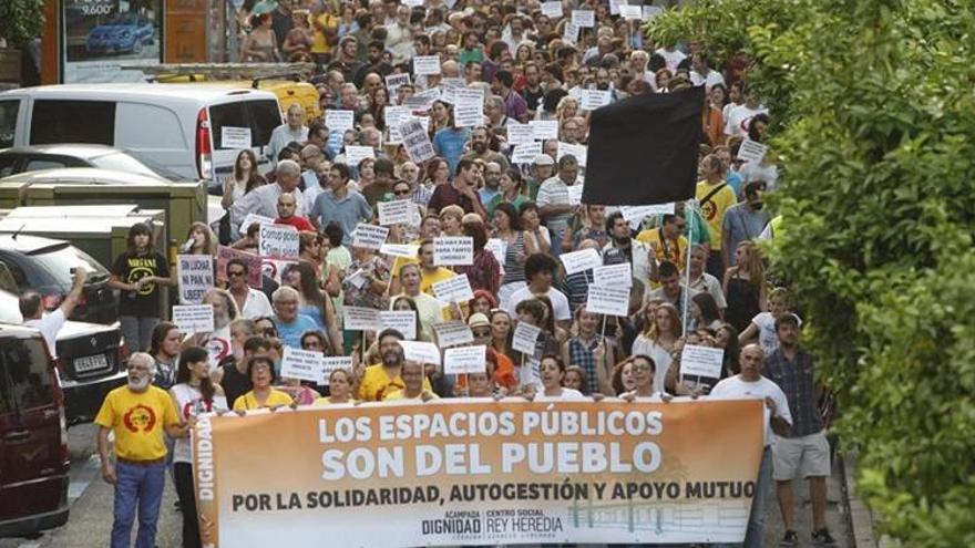 La petición de desalojo provoca la solidaridad con el Rey Heredia