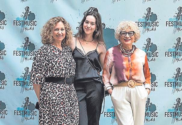 Yolanda Piñeiro, Violeta Cañellas y Mariana Díaz.