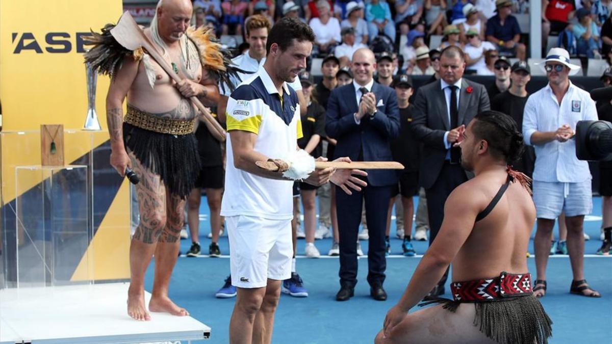 Ceremonia simbólica con los aborígenes para celebrar un gran triunfo