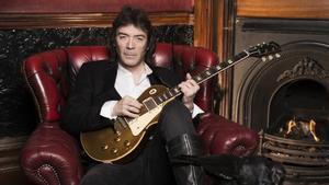 El guitarrista Steve Hackett.