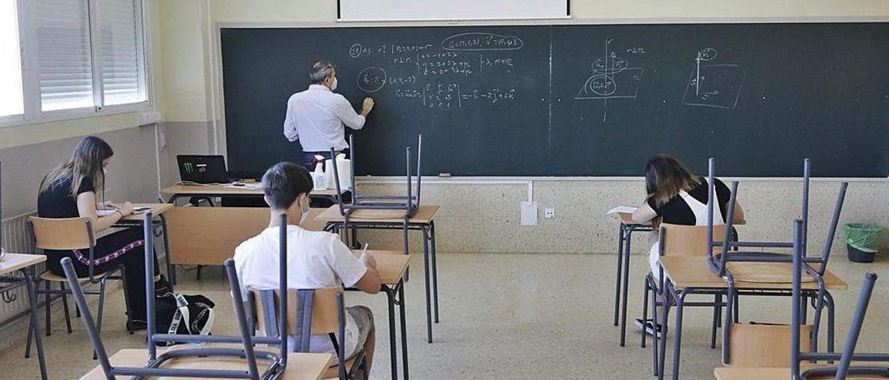 La vuelta a las clases en Bachillerato tras meses de confinamiento. // Alba Villar