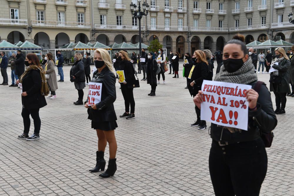 Centros de peluquería y estética de A Coruña convocan una jornada de cierre coordinado con otros negocios del estado, con el fin de reclamar ayudas para el sector, así como la rebaja del IVA del 21%.