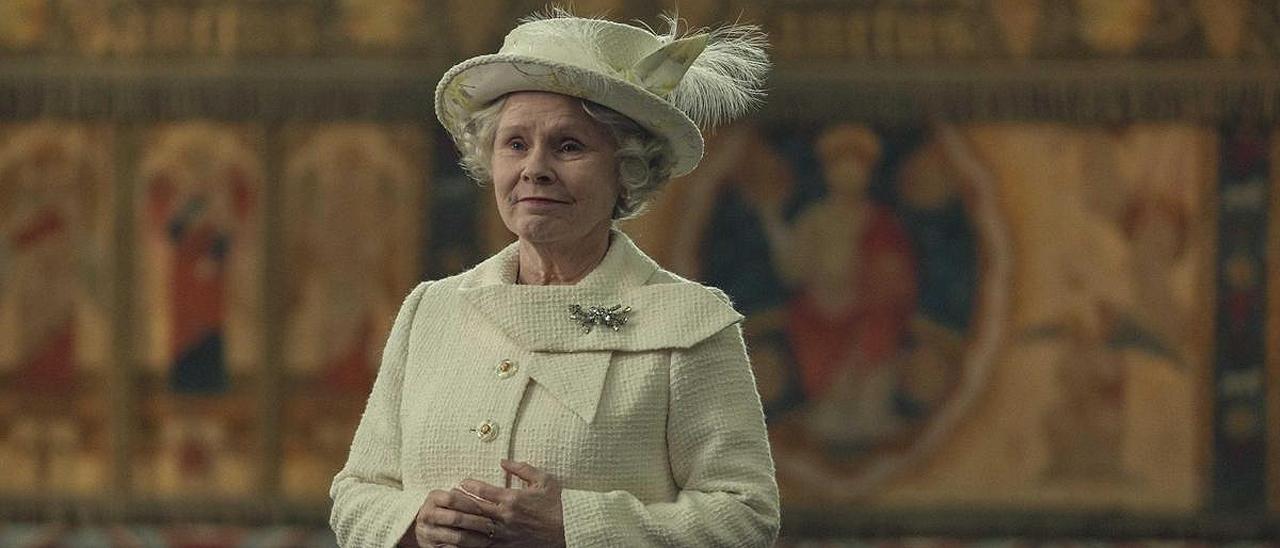 Imelda Staunton (Isabel II) en el episodio final de 'The Crown'.