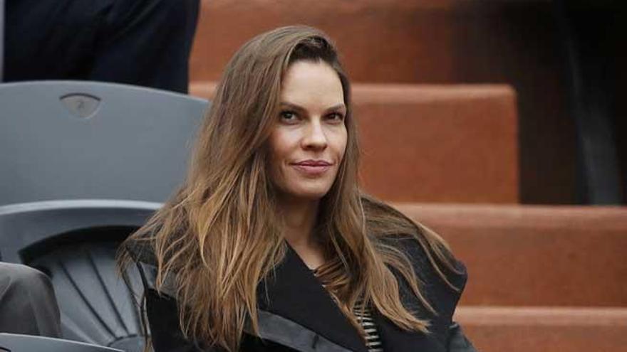 Hilary Swank, sola en París.