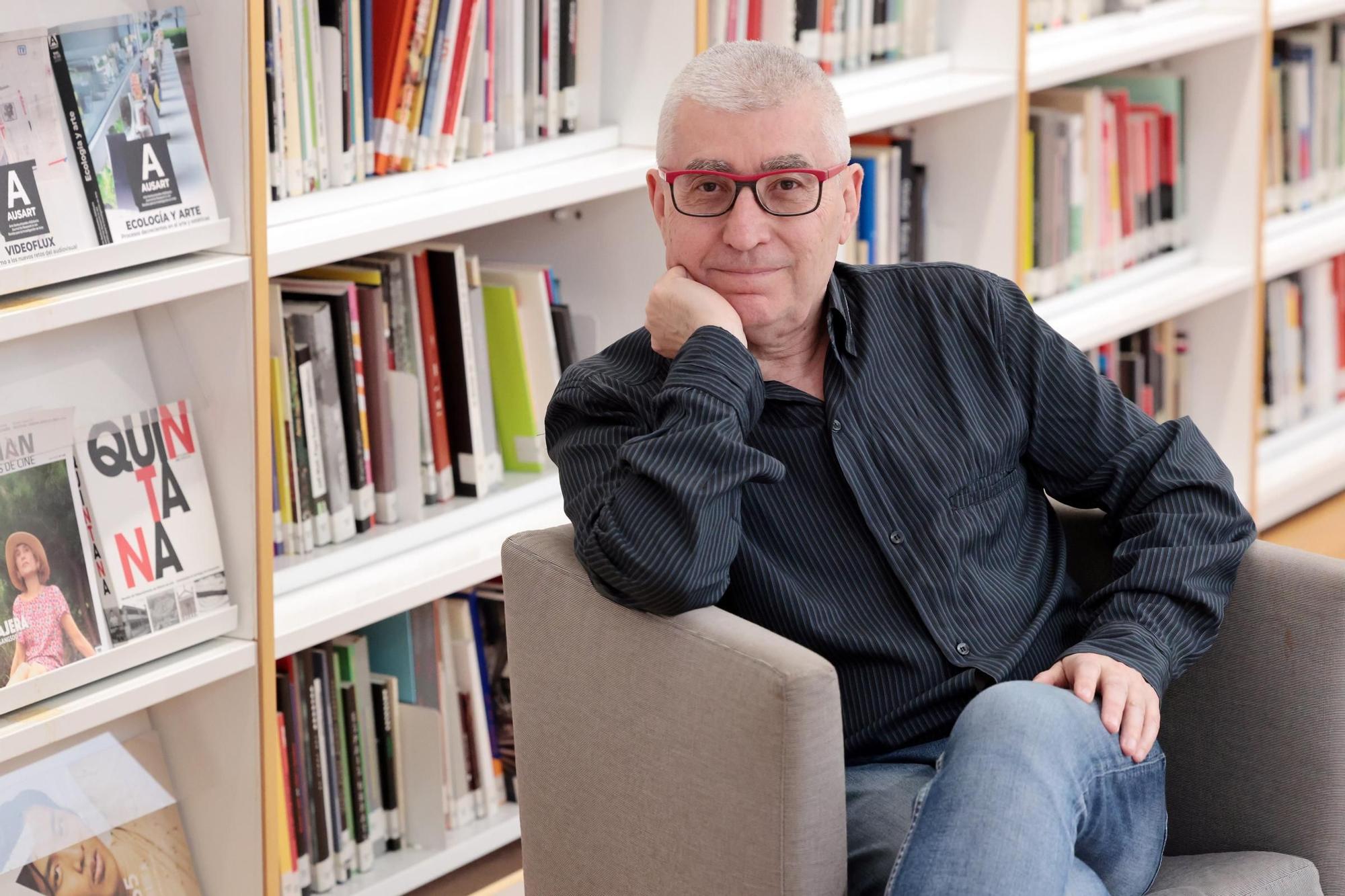 Carlos Bernárdez, na biblioteca do MARCO