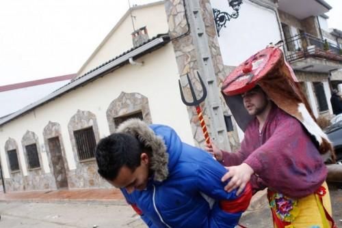 El Zangarrón cumple la tradición en Montamarta