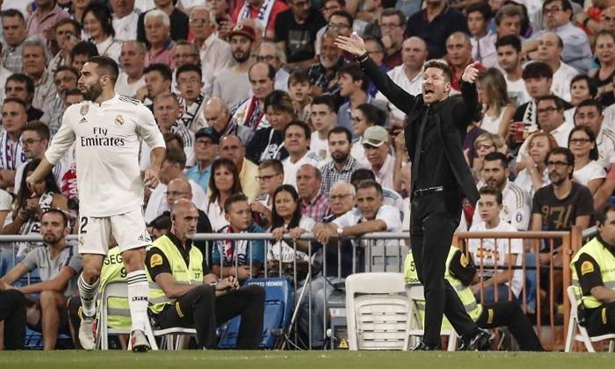 Carvajal y Simeone, en un derbi.