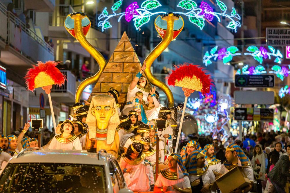 Desfile de carrozas de las fiestas de Benidorm