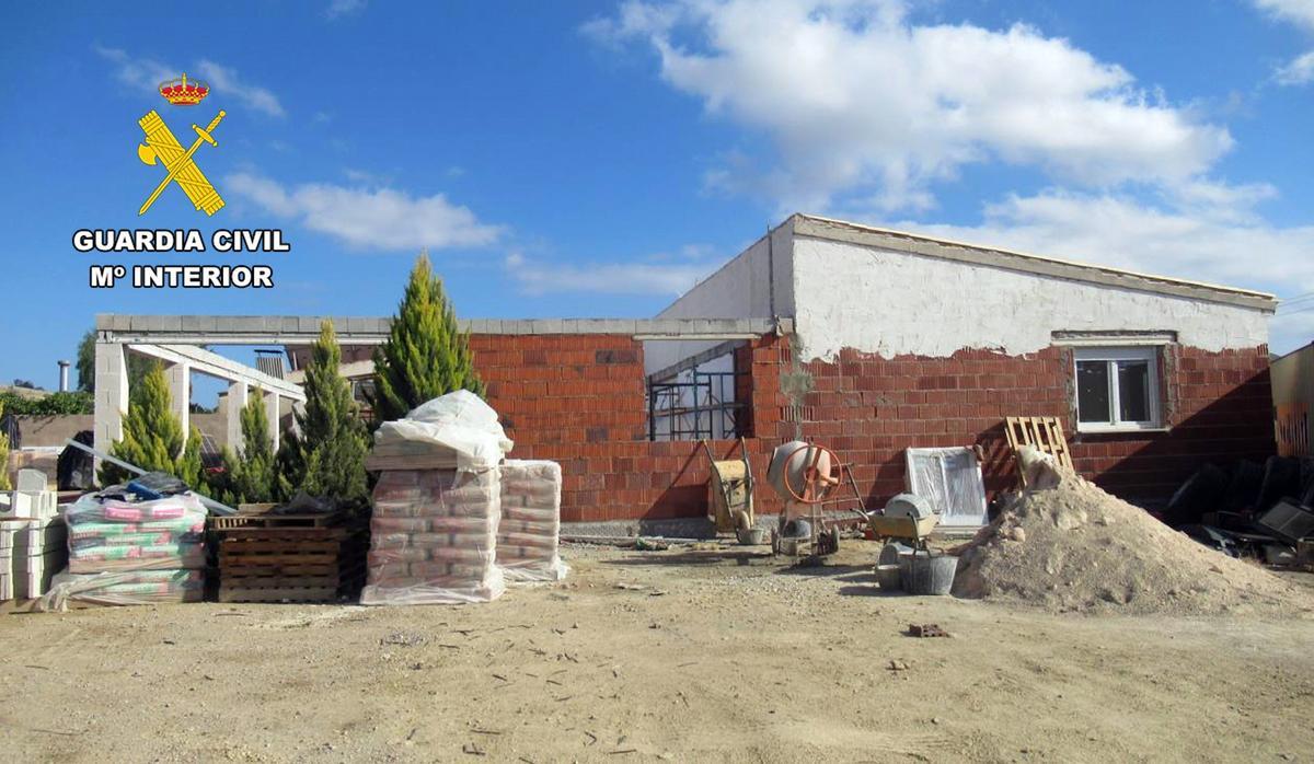 Una vivienda ilegal en suelo rústico cuya construcción fue parada por la Guardia Civil en Murcia recientemente