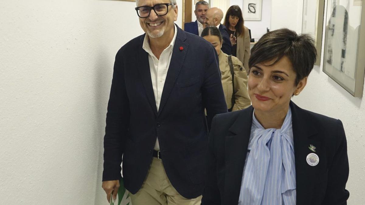Josele Aguilar con Isabel Rodríguez, esta semana, en la sede del PSOE. | L.O.