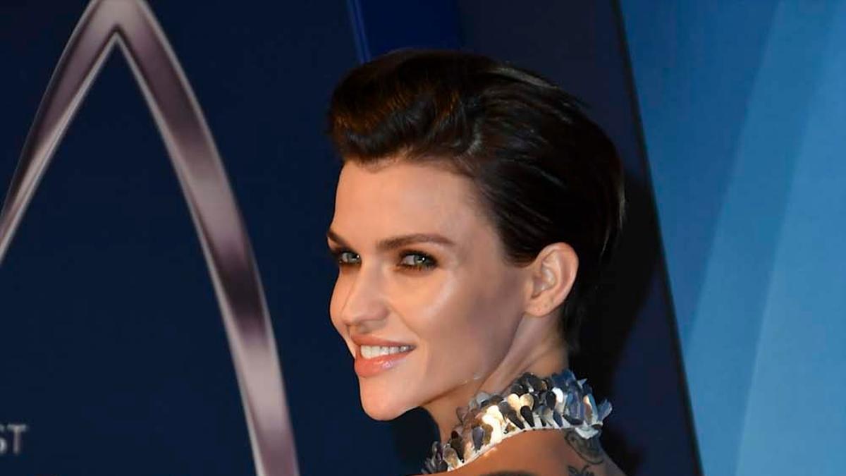 Ruby Rose en los CMA AWARDS 2017
